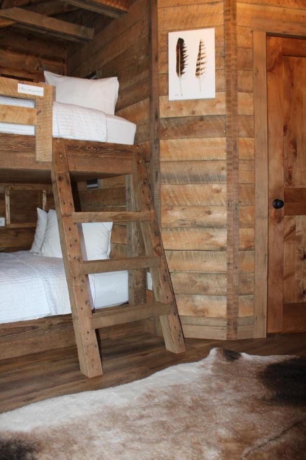 Elkhorn Cabins And Inn Вест-Йеллоустоун Екстер'єр фото