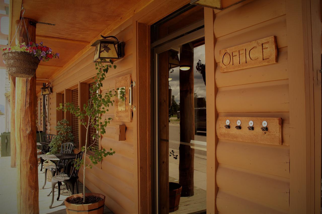 Elkhorn Cabins And Inn Вест-Йеллоустоун Екстер'єр фото