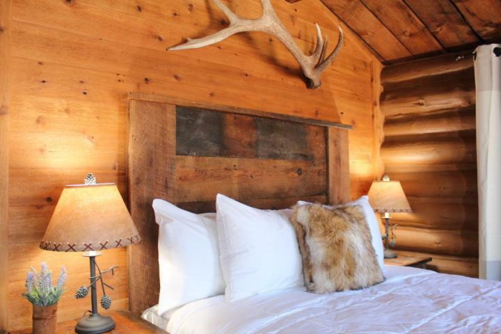 Elkhorn Cabins And Inn Вест-Йеллоустоун Екстер'єр фото