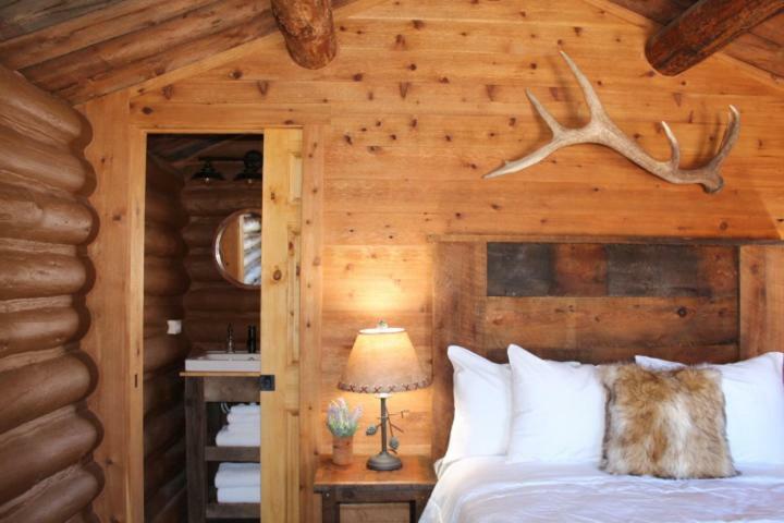 Elkhorn Cabins And Inn Вест-Йеллоустоун Екстер'єр фото